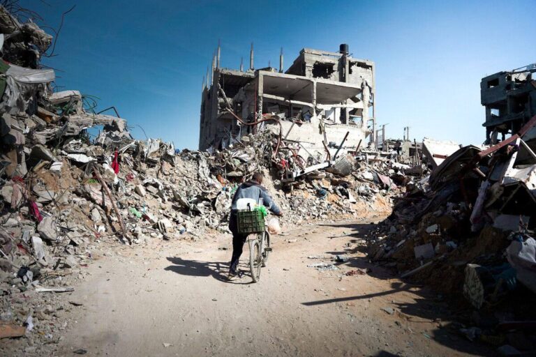 ޣައްޒާގައި އުފެދިފައިވާ ކުނީގެ އަދަދު 70 މިލިއަންޓަނައްވުރެން ގިނަ